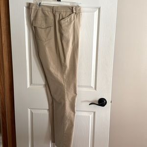 JONES OF NEW YORK/TAN/Size 10;        97% COTTON 3% SPANDEX; NWOT